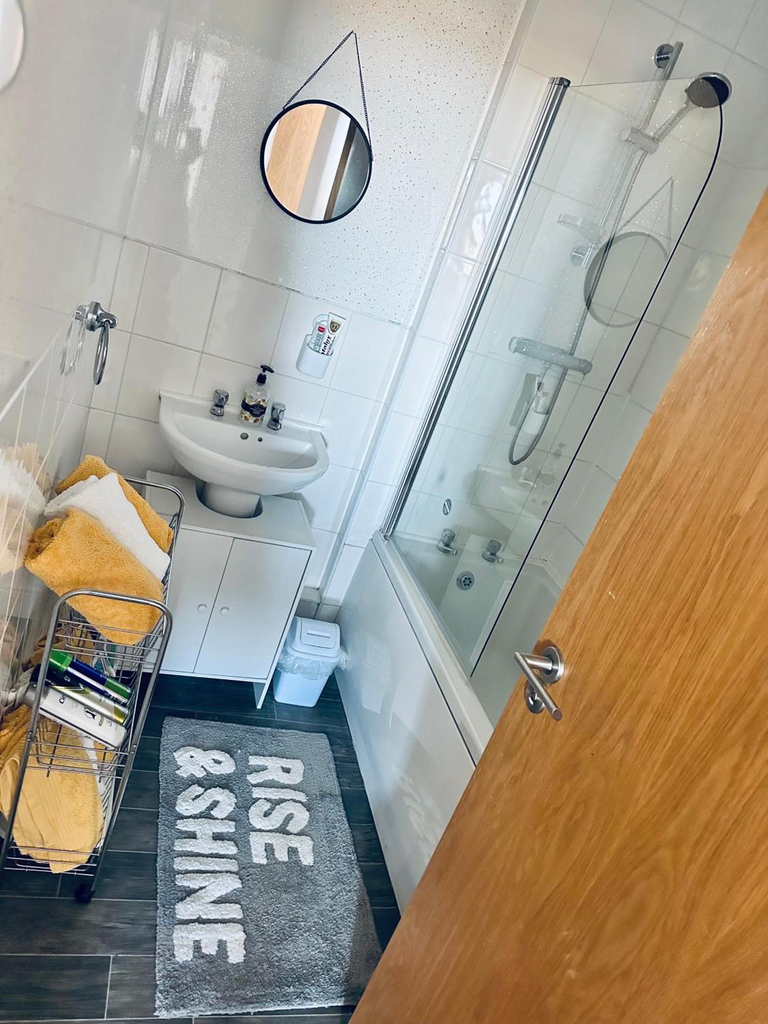 Unique View Of Anfield Stadium - Charming 2 Bedroom Apartment In Liverpool With Parking Exteriér fotografie